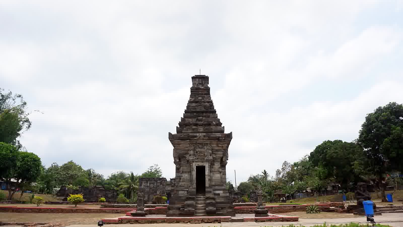 Bangunan utama Candi Penataran di Blitar