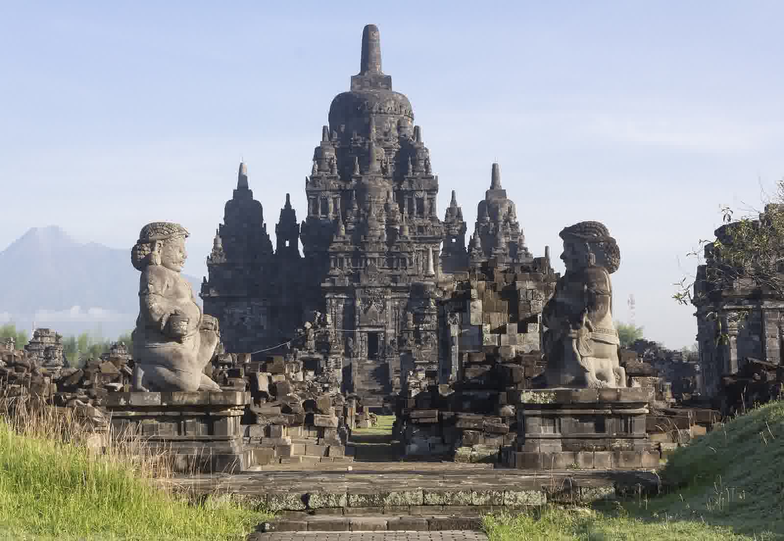 Kompleks Candi Sewu dilihat dari selatan